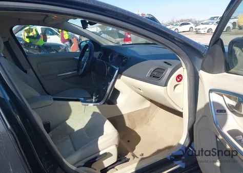 2012 Volvo S60 T5 z USA, uszkodzony, nr VIN YV1622FS4C2114398